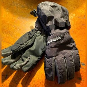 BEAUTIFUL PAIR OF DAKINE “BLAZER” SNOWBOARD SKI WINTER GLOVES SIZE SMALL MINT!!